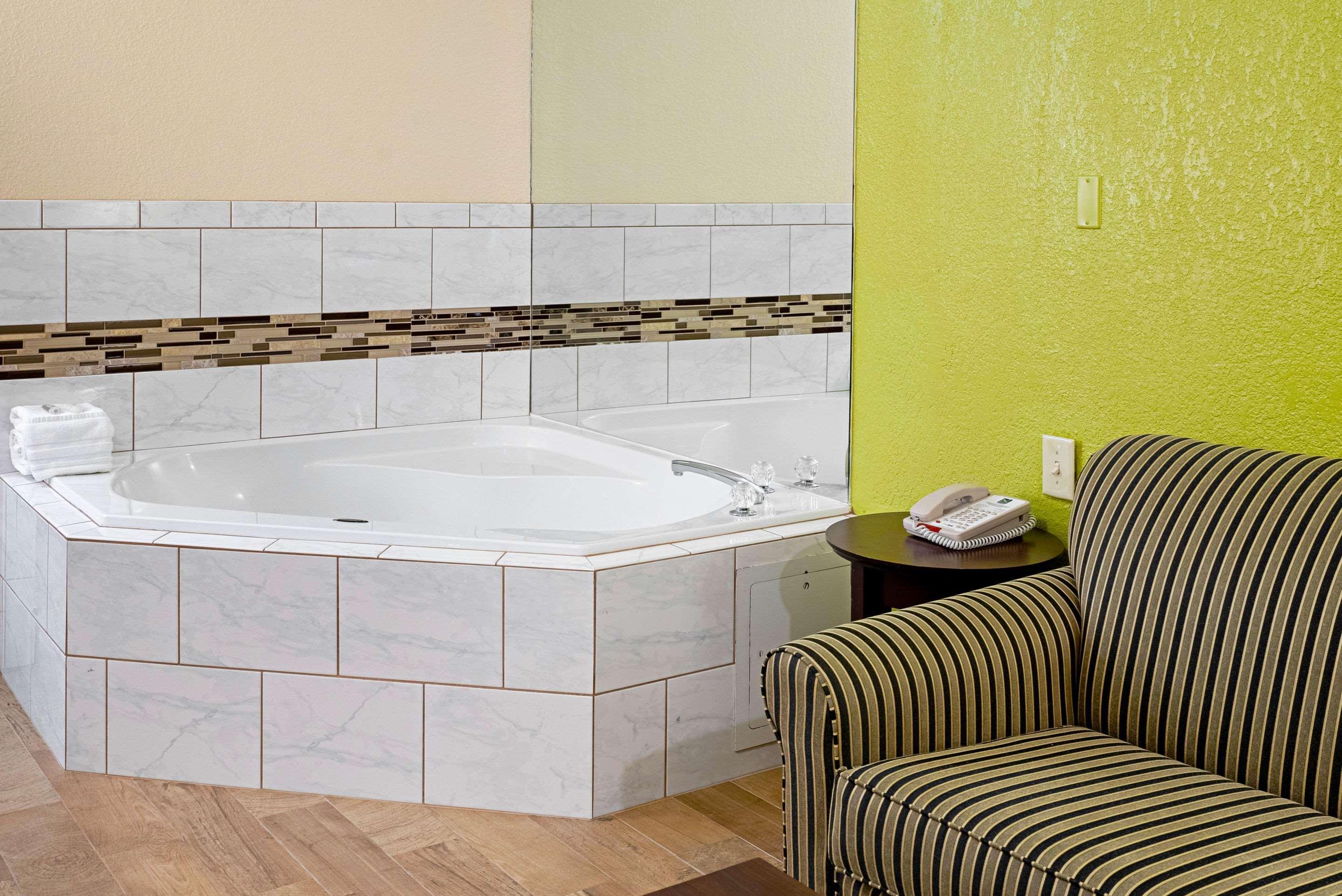 Quality Inn & Suites Роббинсвилл Экстерьер фото